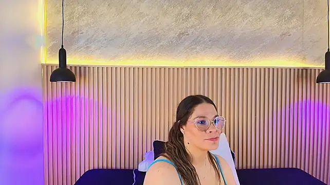 big_tits_in_your_face webcam