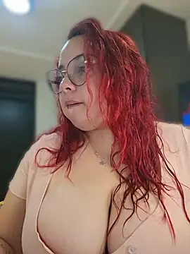 CURVY-HORNY webcam