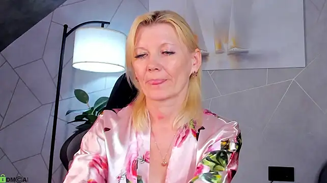Julie_Lucas webcam