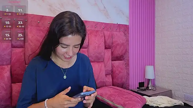 Alahia_Bloom webcam