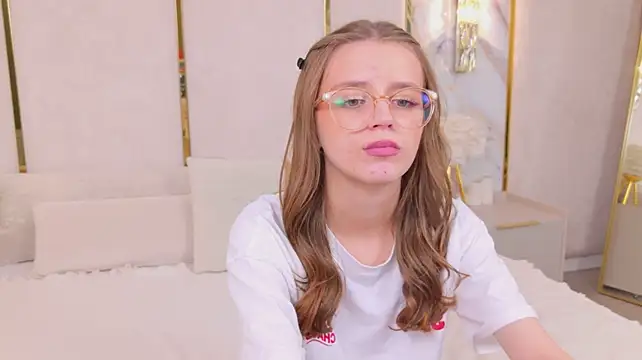 StellaMour webcam