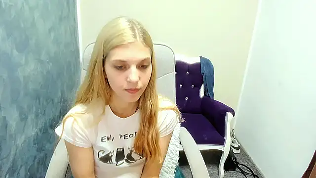 MysticLuna6 webcam