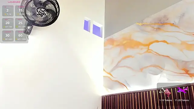 mia_pineda webcam