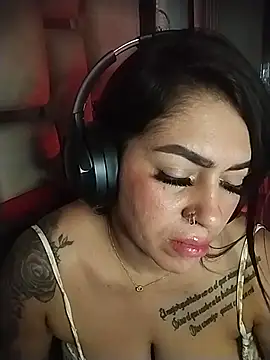 chelaqueen_ live cam on StripChat