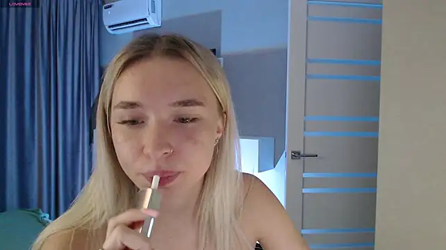 Emily_Hartt webcam