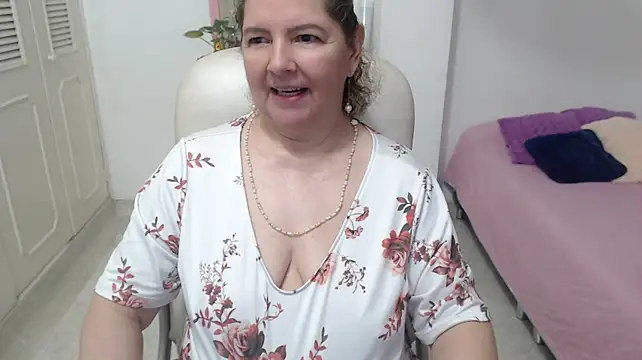 leonela_69 webcam