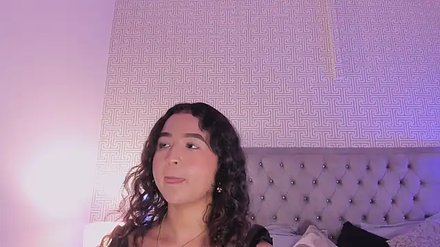 Evaa_Lunna_ webcam
