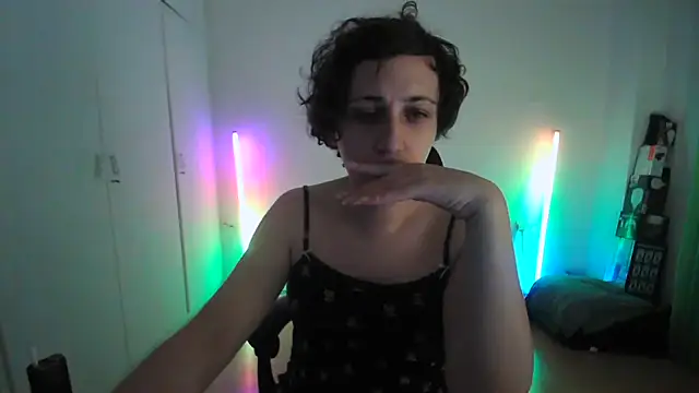 HoneyValentine webcam