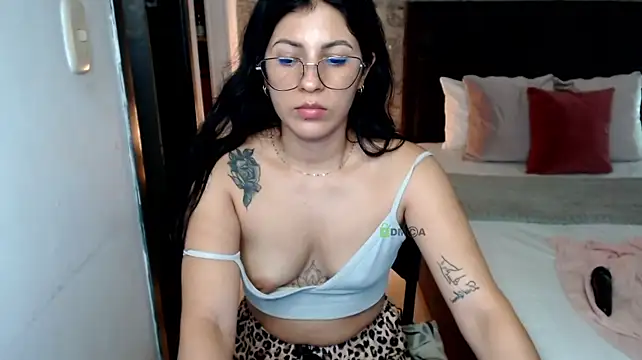 isa_cruzx webcam
