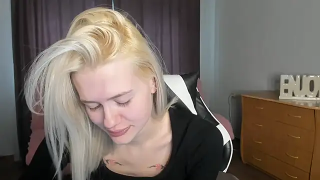 BlondyLedy webcam