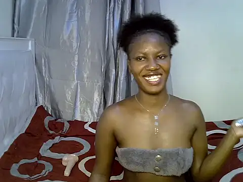 Petiteluxy webcam