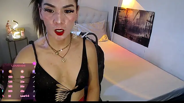 NinaDOM4CUM webcam