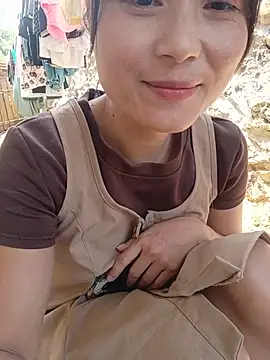 Linda-yiyi live cam on StripChat