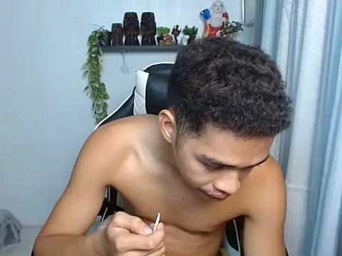 curlyasian_njxx webcam