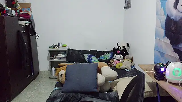 curly_greeneyed webcam