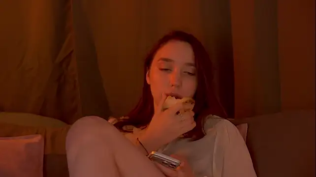 Suzaneey webcam