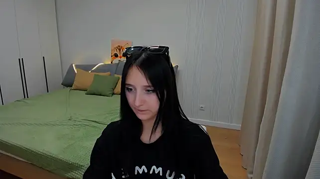 JulietteMonli live cam on StripChat