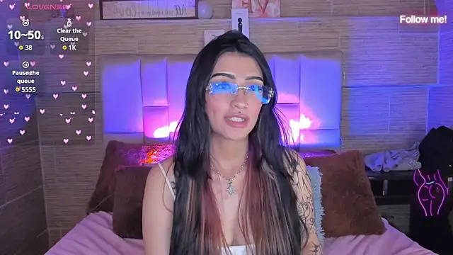 mia_devine_ webcam