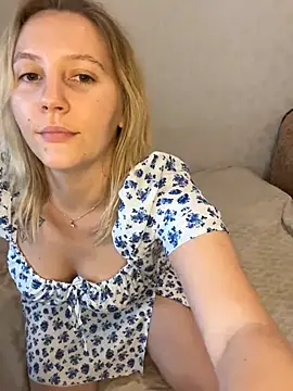 Ann_first_kiss webcam