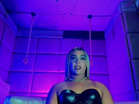 Crystal_ShineSt live cam on StripChat