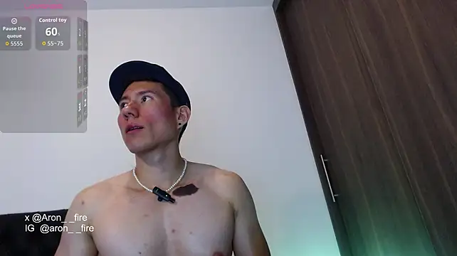 aron__fire live cam on StripChat