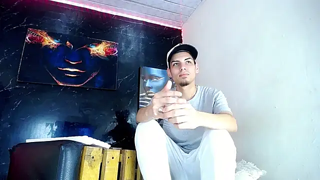 LuxeCouple webcam