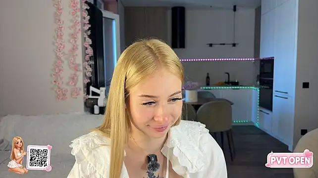 BlondieBoom webcam