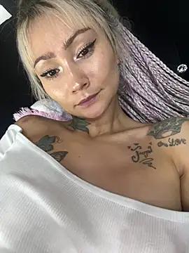 Adrii_White webcam