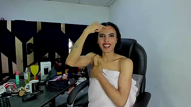 Aisha_hotts777 webcam