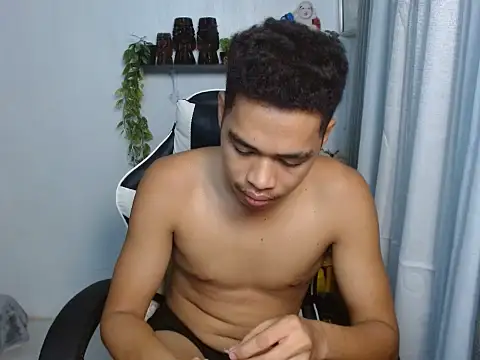 curlyasian_njxx