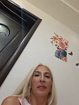AlexaBarnes webcam