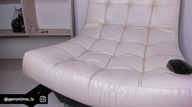 Aaron_Tate webcam