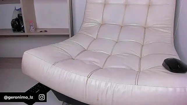 Aaron_Tate webcam