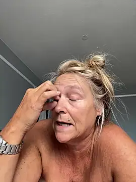 Blondnboujee53
