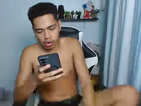 curlyasian_njxx