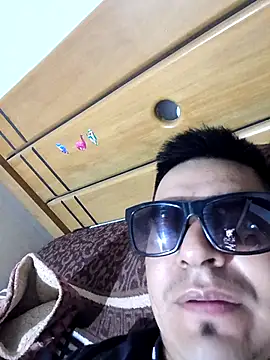 latino17 live cam on StripChat