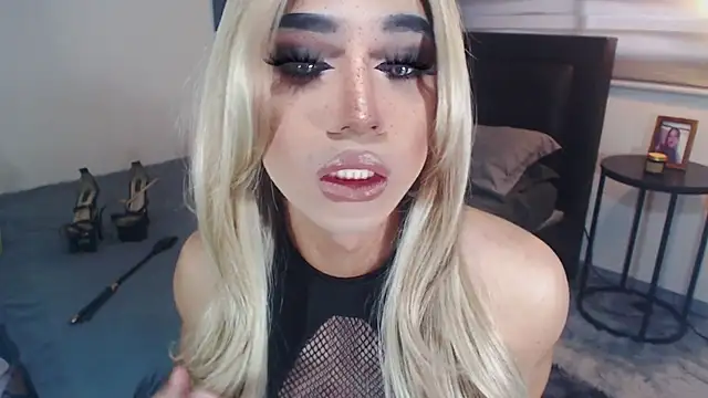 10inDominantAica live cam on StripChat