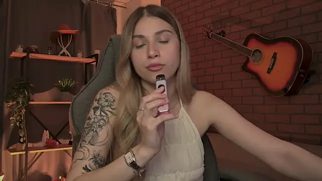 EllieCutes webcam