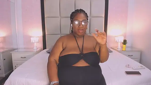 TreisyVixen webcam