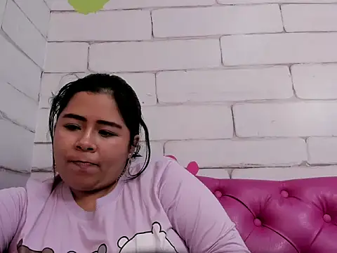 AriaMoonnn webcam