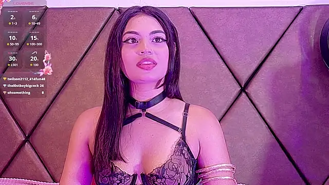 Mikaela-Banes webcam