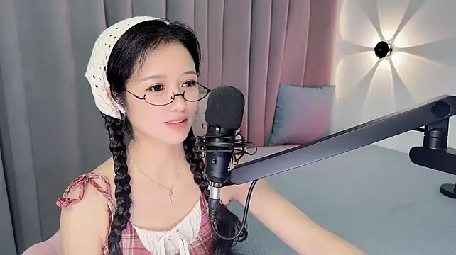 Momo-Wow webcam