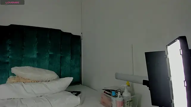 Julieta_Vegaax webcam