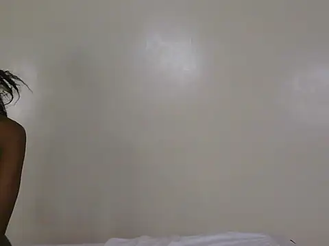 petite_emerald webcam