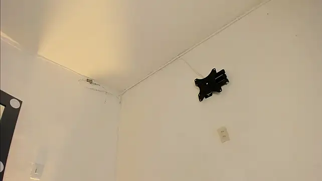 Anthonellasweet__ webcam
