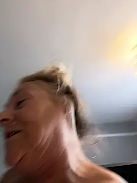 Blondnboujee53 webcam