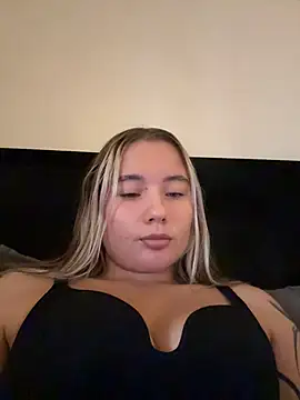 Miss_Unattainable webcam