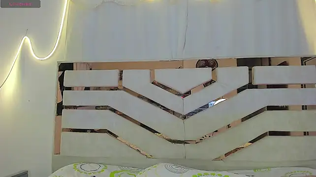 ADRIAN_LUUST webcam