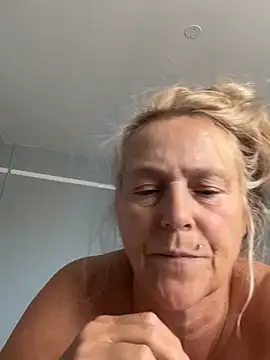 Blondnboujee53