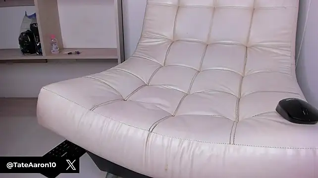 Aaron_Tate webcam